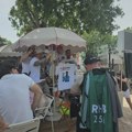 FOTO Srpska fešta u Parizu: Đokovićevi navijači se nadglašavaju sa Brazilcima dok ih snima kamera