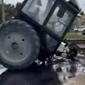 (Uznemirujući video) Voz razneo traktor