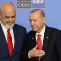 Stručnjaci kritikovali Ramu zbog oblačenja na NATO samitu; "Neprimereno" FOTO