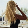 "Јел могуће да је неко ову жену преварио": Певачица блиста након развода: Бивши направио дете другој, она остала да живи у…