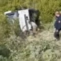 Snimci sa mesta teške nesreće u crnoj gori: Autobus u provaliji - u toku akcija izvlačenja povređenih (video)