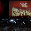 Održan koncert Rekvijem za Aušvic u Narodnom pozorištu: Cipele simbolično ostavljene na rub pozornice