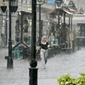 Smračilo se u Beogradu, pljušti kiša i grmi! RHMZ izdao hitno upozorenje: "Teško je predvideti jačinu nepogoda…