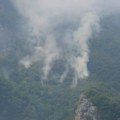 Požar u nepristupačnim brdima iznad Cetinja i Budve: Samo kiša može da ga ugasi