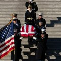 Počela ceremonija oproštaja od Džimija Kartera u Vašingtonu: Obama, Bil Klinton, Tramp i Kamala Haris u katedrali (video)