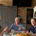 (Foto) "Toma, Dragica I ja u Bajčetini": Vučić posetio bivšeg predsednika i prvu damu: "Srećan sam što sam mogao da čujem…