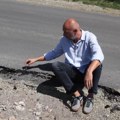 SNS u Kosjeriću potrošio enormne svote novca: A "predizborni" asfalt se već kruni