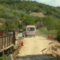 I pored brojnih apela, nadležni ne reaguju: Meštani sela kod Jagodine sami izgradili obilaznicu