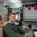 Током шишања фризер приметио израслину на врати младића: Убрзо је открио да има рак