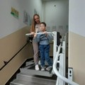 Srbija Ziđin Majning donirala lift za osobe sa invaliditetom vredan pola miliona dinara