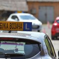 Vozačka dozvola danas košta (pre)više Veliki problem za polaznike auto-škola predstavlja dodatno čekanje na polaganje ispita…