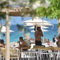 "Mene je sramota zbog vas... Ne mogu da slušam to seljačenje! Dno dna": Srbi prave haos na letovanju u Grčkoj! Dragica poslala…