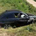 Proleteo kroz znak STOP pa se zakucao u "BMW": dve osobe povređene na obilaznici oko Guče