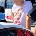(Foto) Šetao u Zvezdinoj majici kroz centar Makarske: Napadnut i bačen u more jer je odbio da skine klupsko obeležje