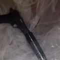 (Foto, video) Ovo je kuća strave iz Španije! Zidovi prekriveni najlonom, stolica za mučenje nasred sobe, oružje na sve strane…