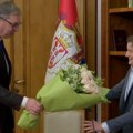 Ана Брнабић вршитељка дужности председнице Србије, од Вучића букет цвећа за рођендан