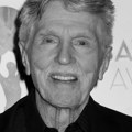 Preminuo Tom Skerit