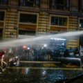 Sukobi sinoć u centru Rima, policija upotrebila vodene topove i suzavac