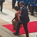 Predsednik Vučić dočekao predsednicu Indije ispred Palate "Srbija"
