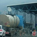 Peti dan blokade ulaska kamiona sa srpskom robom na Kosovo