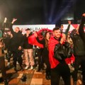 Albanski navijači zapalili srpsku zastavu u Tirani