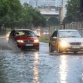 4 Saveta za vožnju po nevremenu: Šta da uradite u automobilu kada krene jaka oluja