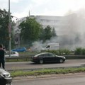 (ФОТО) Запалио се аутомобил на ауто-путу на Новом Београду