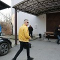 Svi gledali u njegove ruke: Pevač prošetao Beogradom sa nalakiranim noktima, mnogi su komentarisali ovaj detalj