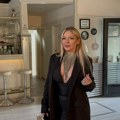 Prepolovila se nakon razvoda Pevačica se pojavila na proslavi, totalno neprepoznatljiva! (foto/video)