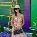 Ana Ivanović bez brushaltera na vimbldonu: Jede jagode sa šlagom, a svi gledaju njen dekolte: Od Bastijana ni traga (foto)