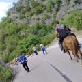 Ministarstvo posle više dana poslalo prve cisterne sa vodom: Stočari sa Suve planine, zajedno sa žednim kravama i konjima…