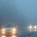 Vozači, oprez! Magla i klizavi putevi širom Srbije, na ovim deonicama preti opasnost od odrona!