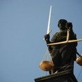 Исто дело, два аршина: Навијачима кућни притвор - студенту затвор