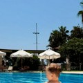 Plaža, palme i bazen pored mora Marija Šerifović pokazala suvi luksuz: Otputovala u toplije krajeve, evo gde se odmara (foto)…