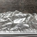 Stavite aluminijumsku foliju na dušek pre nego što odete na spavanje - evo i zašto
