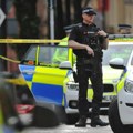 Pucnjava iz vozila u Londonu, ima ranjenih! Mladić (25) se bori za život, pogođen i penzioner! Sve vrvi od policije!