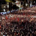 Revolucija Flamingosa, mesec dana protesta u Tirani