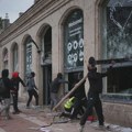 Policijski čas u delovima Pariza na snazi do ponedeljka nakon nasilja i pljački