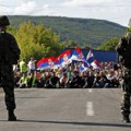Srbi se i dalje okupljaju ispred zgrada opština na severu KiM (video)