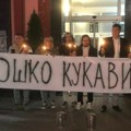 “SNS vlast vratila Boška Ničića na mala vrata da i dalje uništava ovaj grad”: Simboličnim paljenjem sveća ispred…