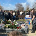 Na Novom bežanijskom groblju obeležen 15. rođendan Adriane Dukić, devojčice ubijene u OŠ "Vladislav Ribnikar"