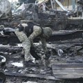 U Kijevu povređeno pet osoba od fragmenata ruske rakete, evakuisano 10 stanara zgrade