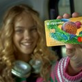 Mama četranestogodišnjaka otkriva zašto ona i njen sin vole platnu karticu namenjenu tinejdžerima