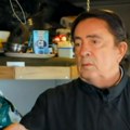 Skromno ali za sreću dovoljno: Ovo je kontejner u kojem je Lane Gutović provodio penzionerske dane (foto)
