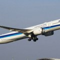Putnik pokušao da otvori vrata Boinga 787 tokom leta iznad Atlantika: Avion Ol Nipon erlajnza sleteo u Sijetl