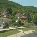 I na karti ga jedva pronalazili, a sada ga krpe asfaltom: Nema noge s vrha vlasti koja nije zakoračila u Kosjerić
