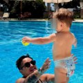 Sin Marije Šerifović porastao: Mario skače u bazen i svima se tope srca zbog prizora: Ovako uživa na bazenu sa majkom