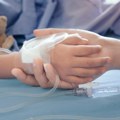 Deca završila u bolnici zbog omiljenog napitka: Devojčicu baba dovela u Hitnu, 20 minuta je delilo od smrti! Užas