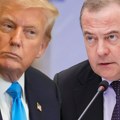 Usijanje Tramp naredio da se dve nuklearne podmornice rasporede blizu Rusije: Odgovor na pretnju Medvedeva