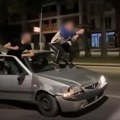Policija našla mladiće koji su divljali automobilom po Skoplju: Jedan na haubi, suvozač stoji na otvorenim vratima i trećom…